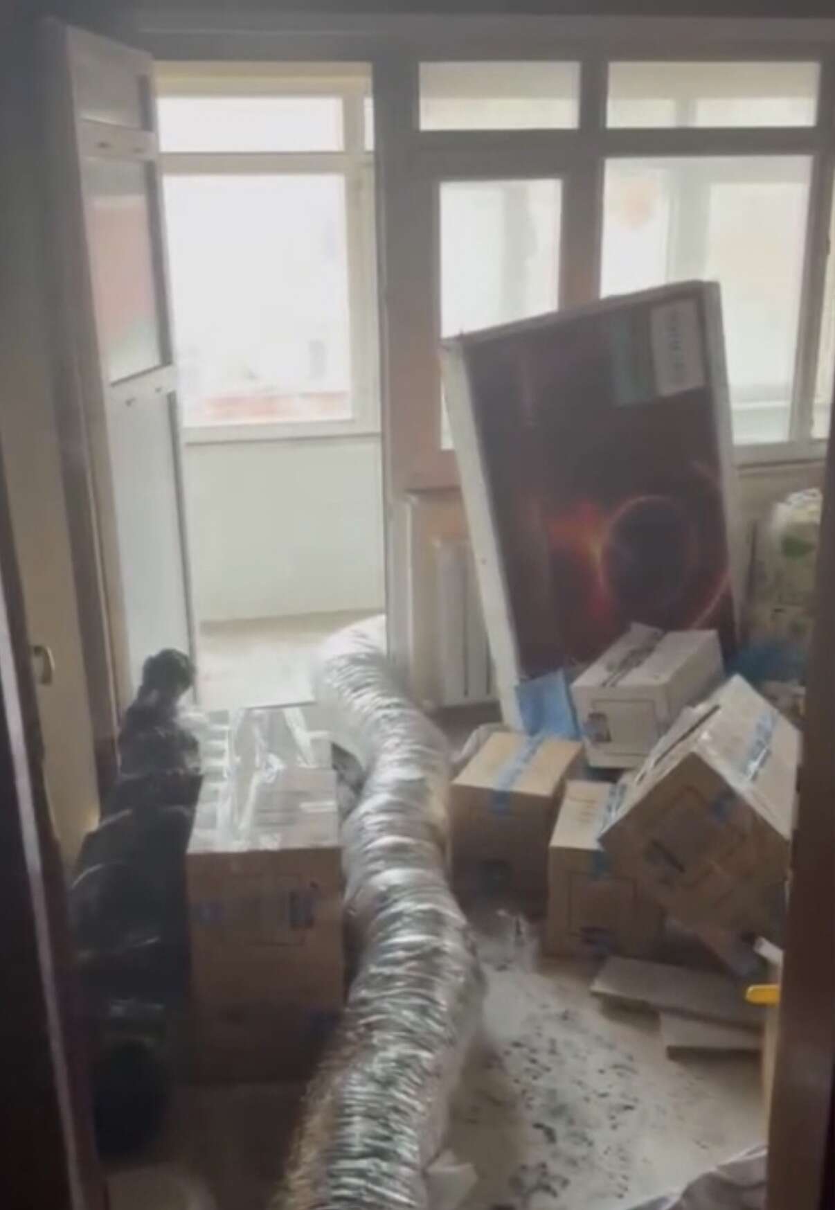 Yangın ihbarına giden ekipler, evde başka bir şeyle karşılaştı 6